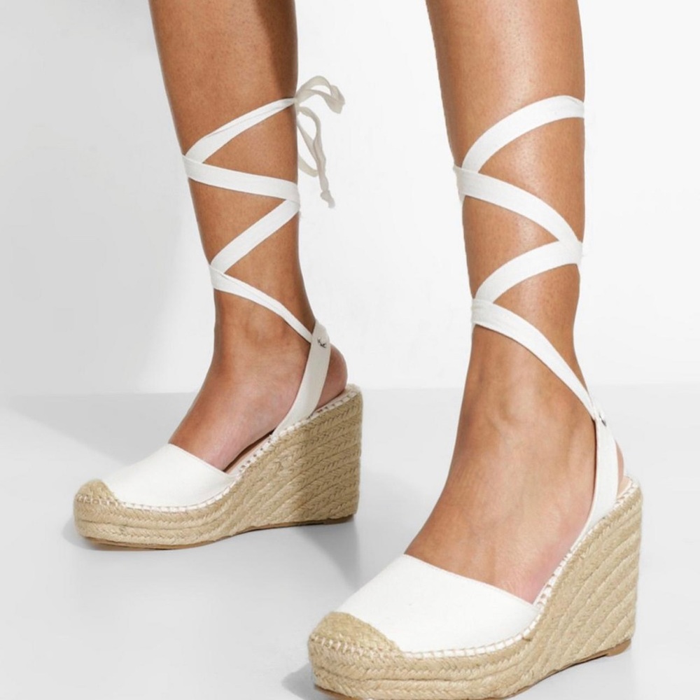 💕BooHoo Wrap Up Wedges💕